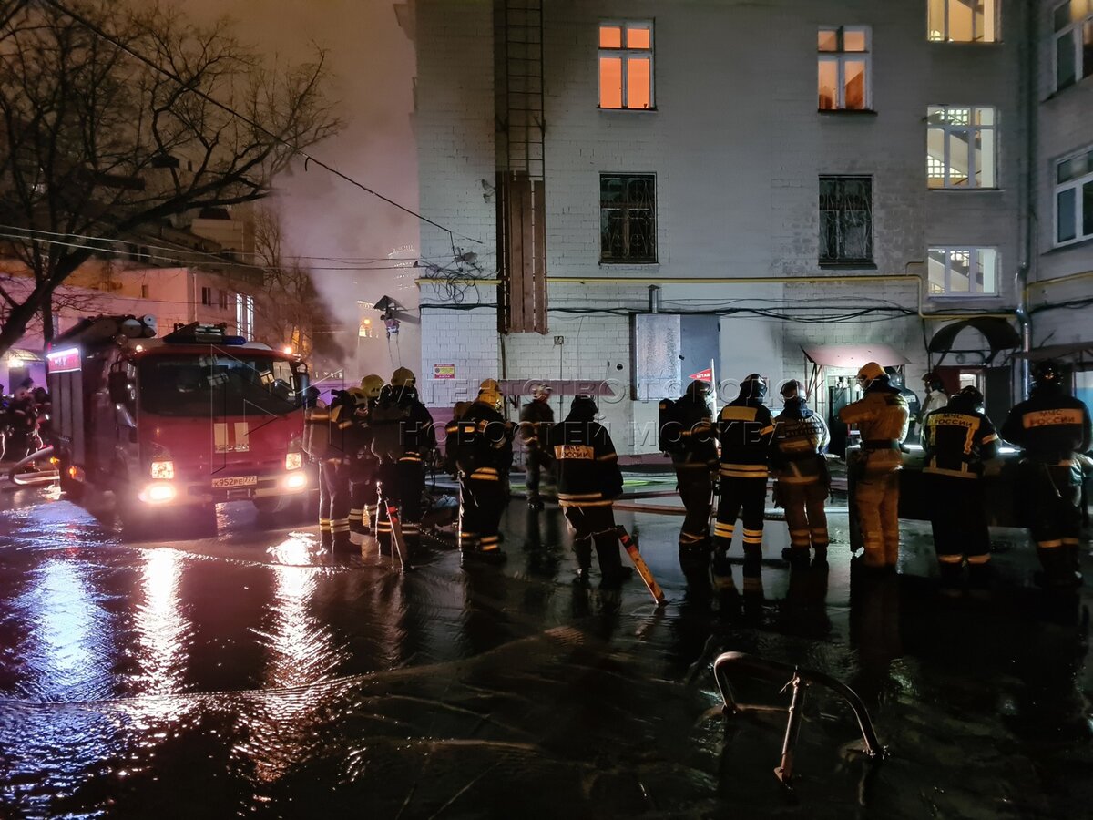 Какие улицы эвакуируют. Пожар на беговой в Москве сейчас. Пожар в Москве в САО вчера. Пожар в мастерской художника.